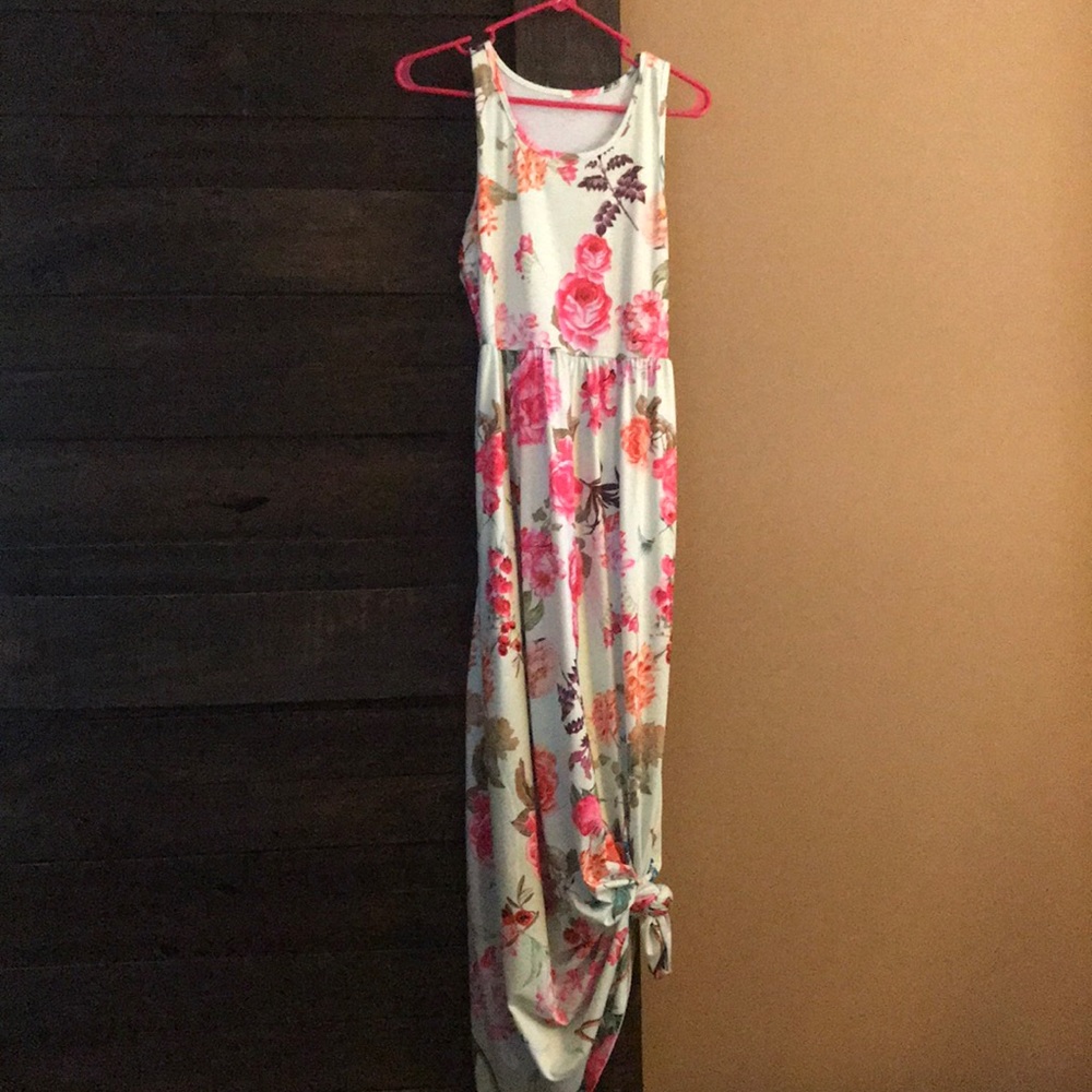 Mint floral maxi w/ pockets size small